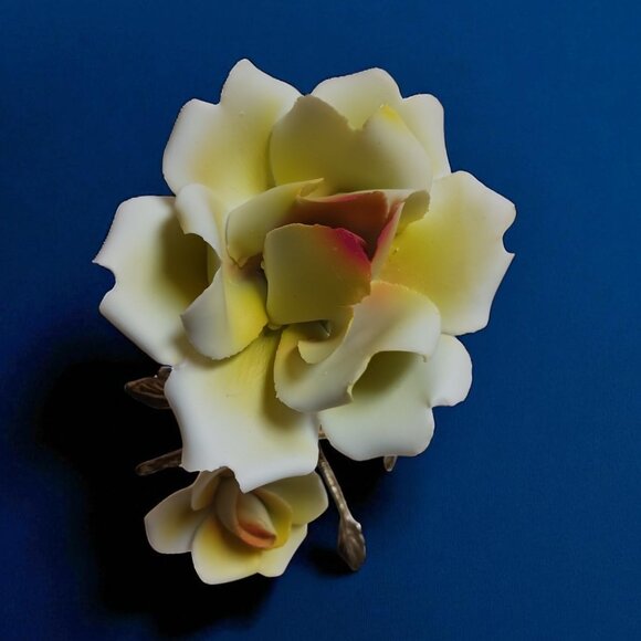 Capodimonte-Style Porcelain Yellow Rose Floral Sculpture – Made in Italy - Picture 6 of 11